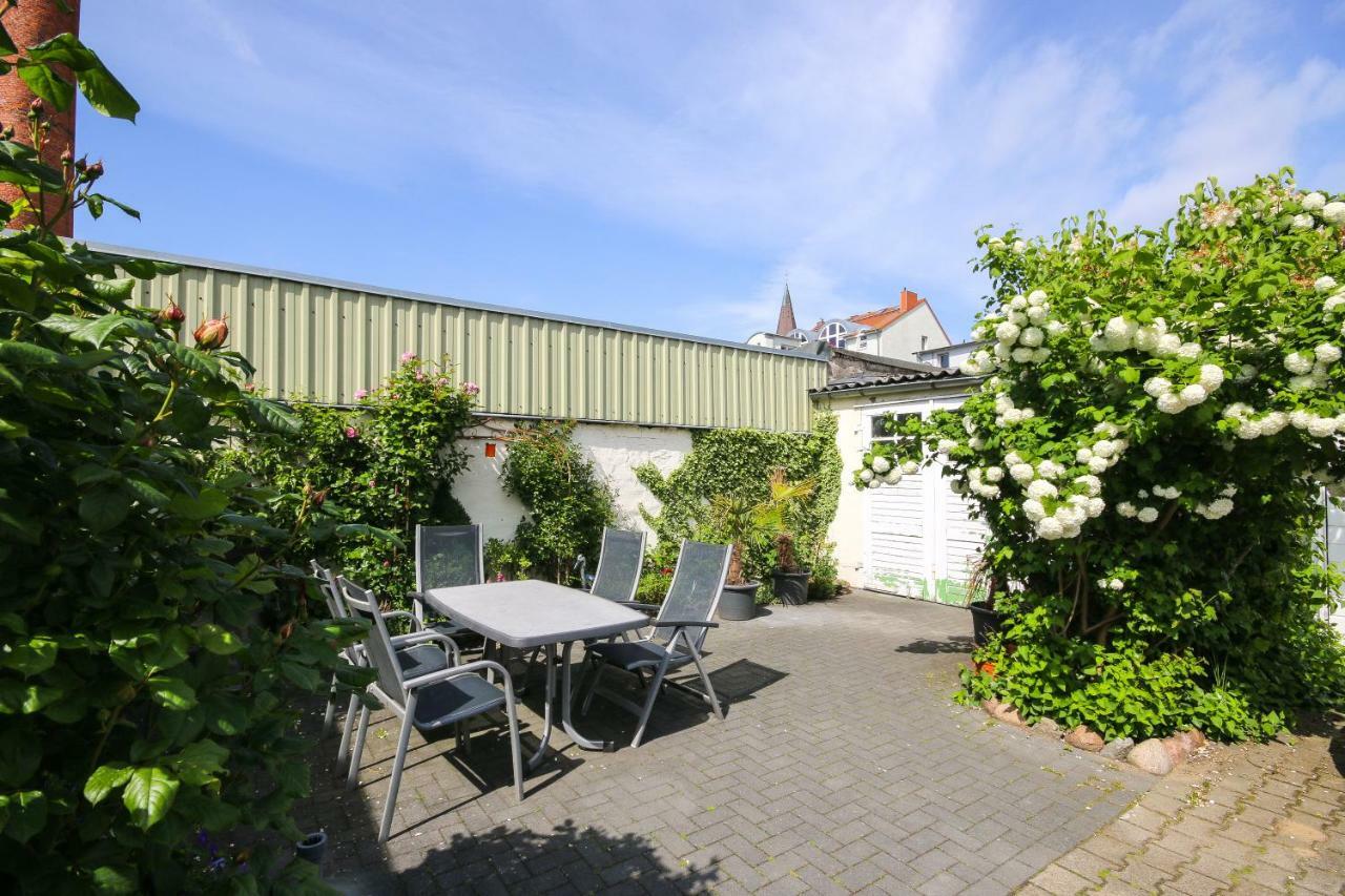 Haus Shiralee - Das Ferienhaus Warnemuende Rostock Eksteriør bilde
